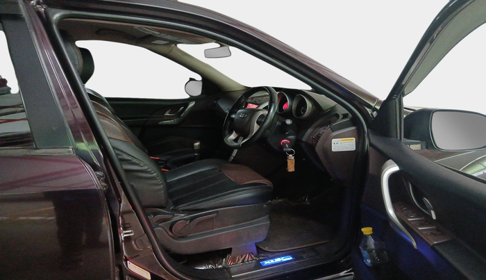 2015 Mahindra XUV500 W8, Diesel, Manual, 1,09,465 km, interior
