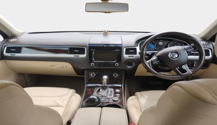 2013 Volkswagen Touareg 3.0 V6 TDI, Diesel, Automatic, 1,06,413 km, interior
