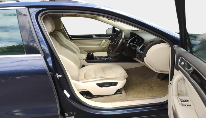 2013 Volkswagen Touareg 3.0 V6 TDI, Diesel, Automatic, 1,06,413 km, interior