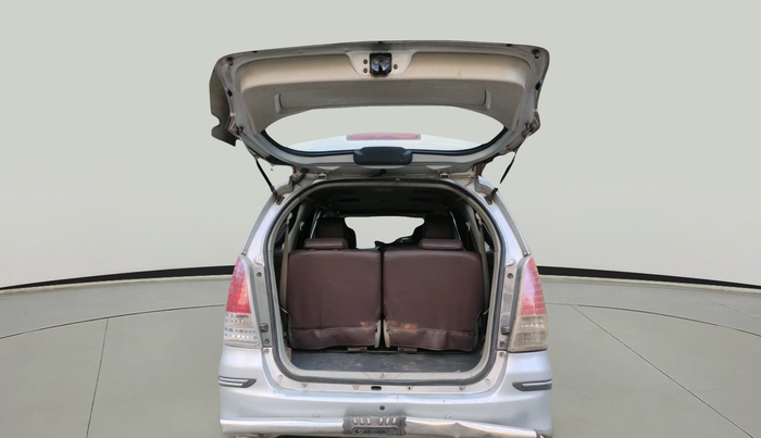 2010 Toyota Innova V 2.5 7 STR, Diesel, Manual, 2,52,822 km, exterior