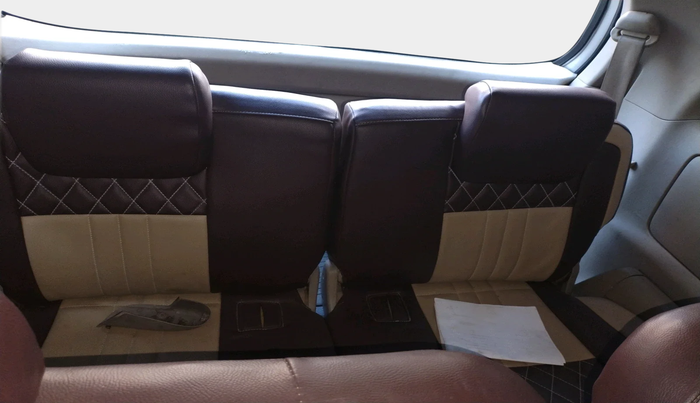 2010 Toyota Innova V 2.5 7 STR, Diesel, Manual, 2,52,822 km, interior