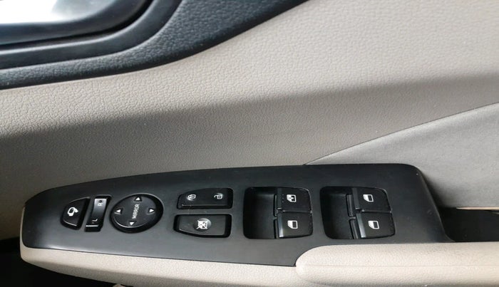 2017 Hyundai Verna 1.6 VTVT SX, Petrol, Manual, 80,630 km, interior