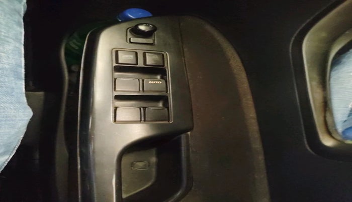 2014 Maruti Swift VXI, Petrol, Manual, 94,804 km, interior