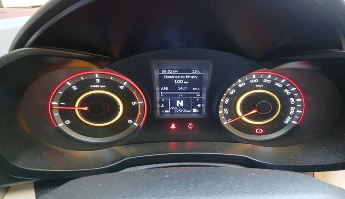 2021 Mahindra XUV300 W8 1.5 DIESEL AMT, Diesel, Automatic, 32,566 km, interior