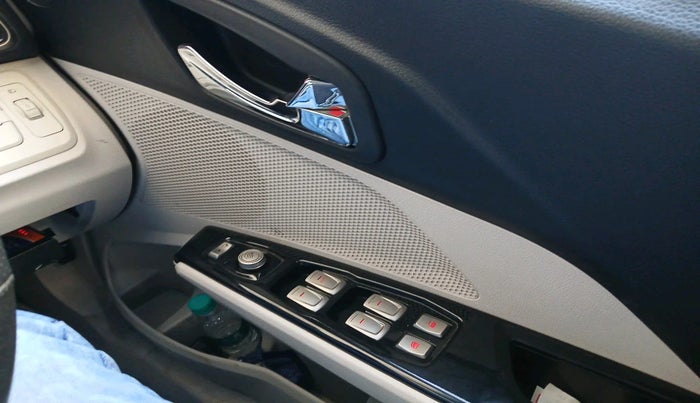 2021 Mahindra XUV300 W8 1.5 DIESEL AMT, Diesel, Automatic, 32,566 km, interior