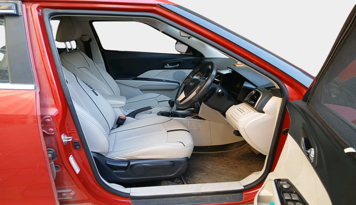 2021 Mahindra XUV300 W8 1.5 DIESEL AMT, Diesel, Automatic, 32,566 km, interior