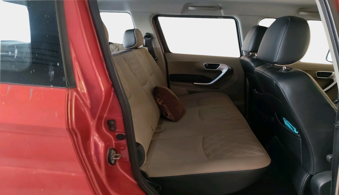 2018 Mahindra TUV300 T10, Diesel, Manual, 63,000 km, interior