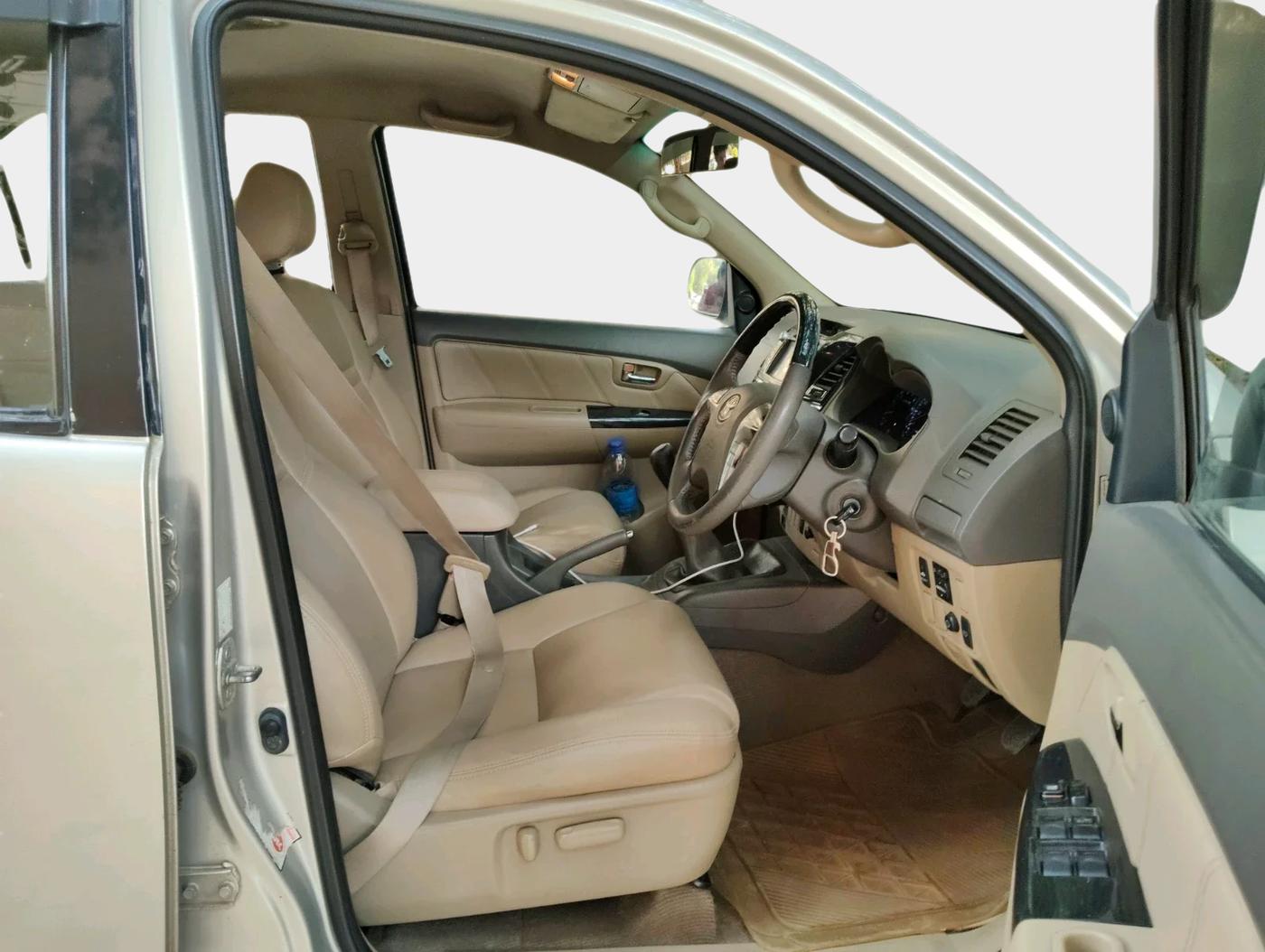 2012 Toyota Fortuner 3.0 4X2 MT, Diesel, Manual, 1,95,764 km, interior