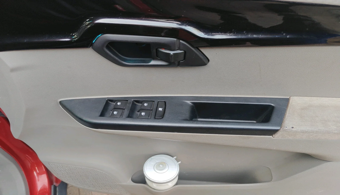 2016 Mahindra Kuv100 K8 5 STR, Petrol, Manual, 46,724 km, interior