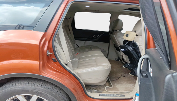 2016 Mahindra XUV500 W10, Diesel, Manual, 90,223 km, interior