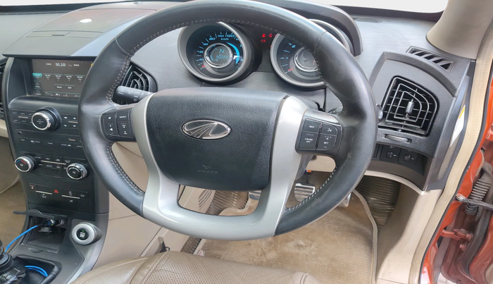 2016 Mahindra XUV500 W10, Diesel, Manual, 90,223 km, interior