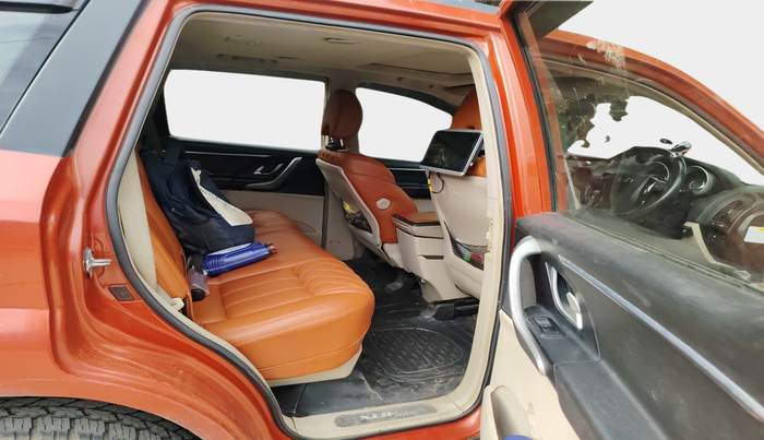2016 Mahindra XUV500 W10, Diesel, Manual, 1,82,974 km, interior