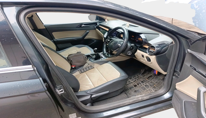 2022 Skoda SLAVIA STYLE 1.0L TSI MT, Petrol, Manual, 40,706 km, interior