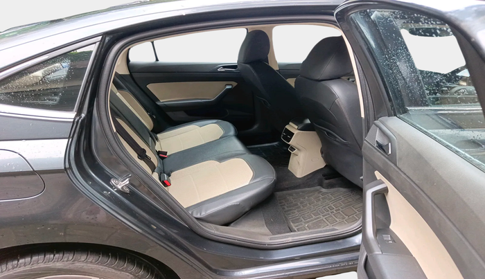 2022 Skoda SLAVIA STYLE 1.0L TSI MT, Petrol, Manual, 40,706 km, interior