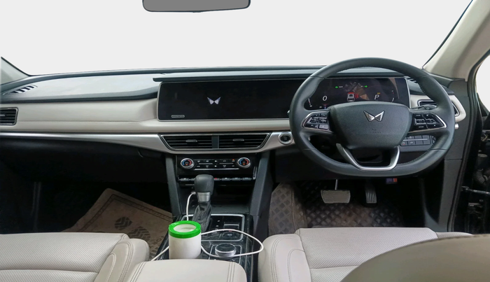 2024 Mahindra XUV700 AX 7 LUXURY D AT 7 STR, Diesel, Automatic, 33,867 km, interior