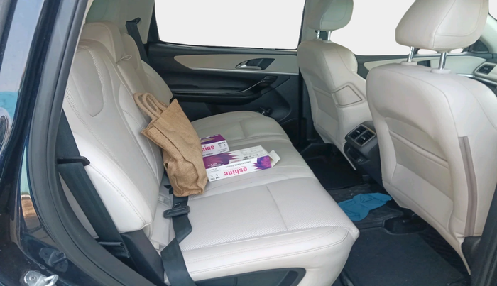 2024 Mahindra XUV700 AX 7 LUXURY D AT 7 STR, Diesel, Automatic, 33,867 km, interior