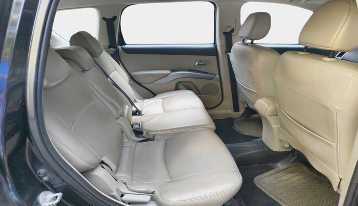 2012 Mitsubishi Outlander 2.4 MIVEC, Petrol, Automatic, 1,19,930 km, interior