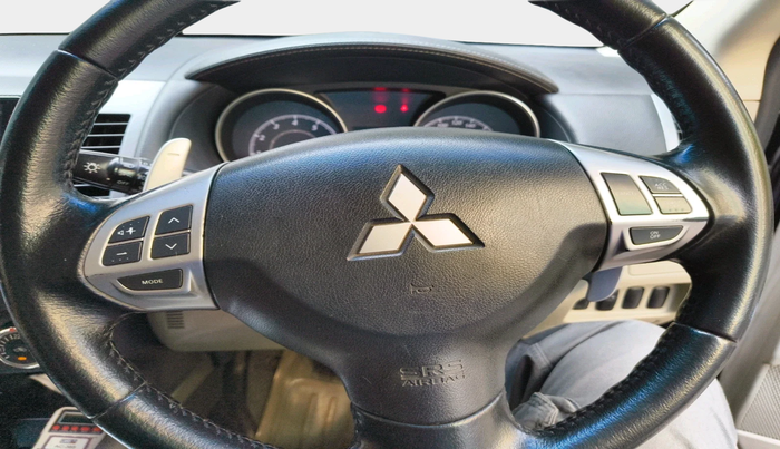 2012 Mitsubishi Outlander 2.4 MIVEC, Petrol, Automatic, 1,19,930 km, interior