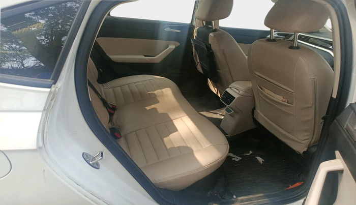 2023 Volkswagen VIRTUS HIGHLINE TSI 1.0 AT, Petrol, Automatic, 2,618 km, interior