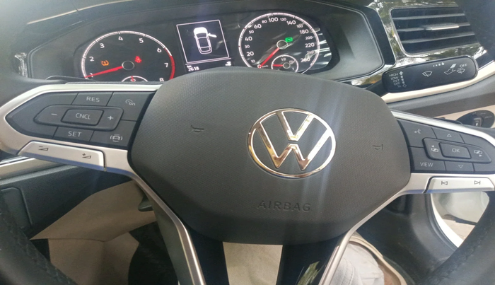 2023 Volkswagen VIRTUS HIGHLINE TSI 1.0 AT, Petrol, Automatic, 2,618 km, interior