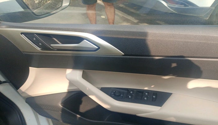 2023 Volkswagen VIRTUS HIGHLINE TSI 1.0 AT, Petrol, Automatic, 2,618 km, interior