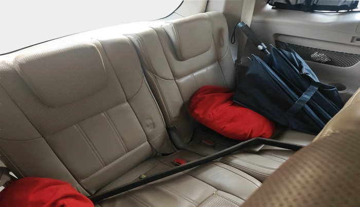 2016 Mahindra XUV500 W10, Diesel, Manual, 1,19,920 km, interior