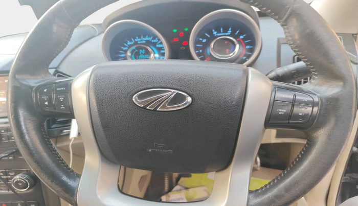 2016 Mahindra XUV500 W10, Diesel, Manual, 1,19,920 km, interior