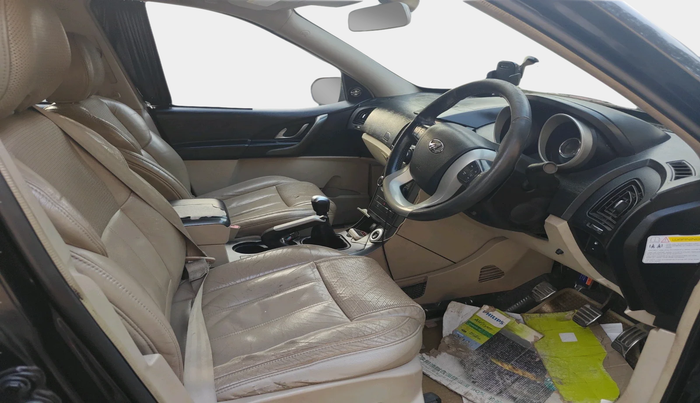 2016 Mahindra XUV500 W10, Diesel, Manual, 1,19,920 km, interior