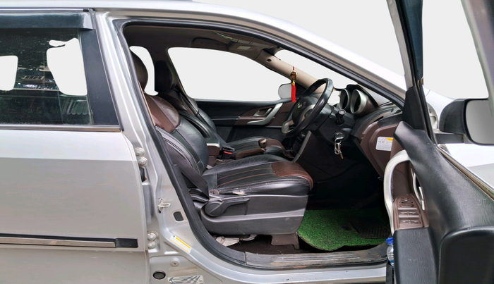 2012 Mahindra XUV500 W8, Diesel, Manual, 1,15,852 km, interior