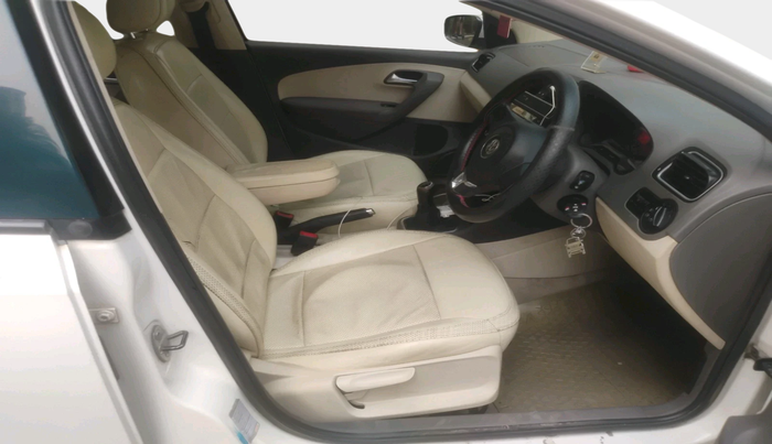 2011 Volkswagen Vento HIGHLINE 1.6 MPI, Petrol, Manual, 55,971 km, interior