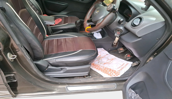 2016 Renault Kwid RXT 0.8, Petrol, Manual, 52,259 km, interior