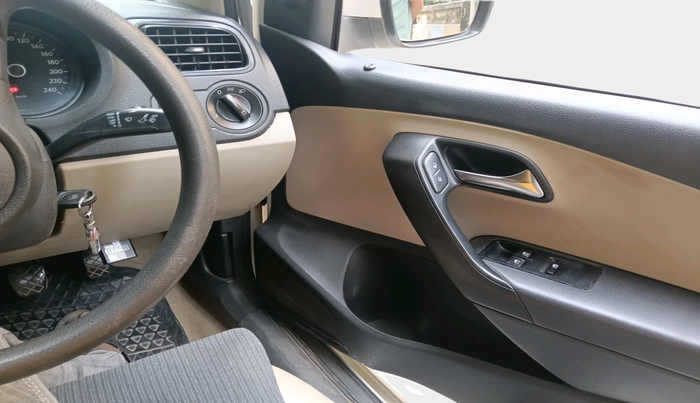 2011 Volkswagen Polo COMFORTLINE 1.2L PETROL, Petrol, Manual, 1,73,836 km, interior