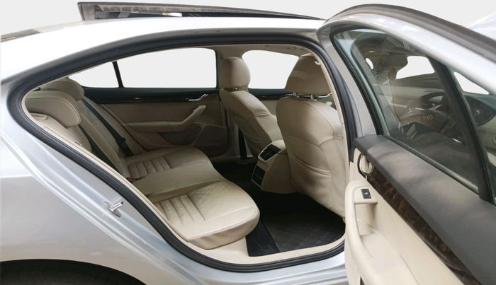 2016 Skoda Octavia STYLE PLUS AT 1.8 TSI, Petrol, Automatic, 96,957 km, interior