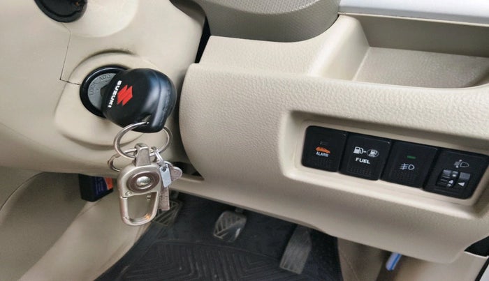 2015 Maruti Ertiga VXI CNG, Petrol, Manual, 1,23,342 km, interior