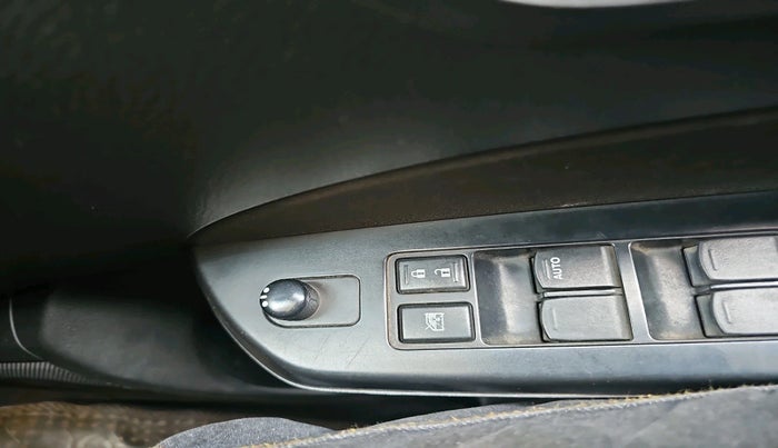 2012 Maruti Swift VXI, Petrol, Manual, 48,120 km, interior