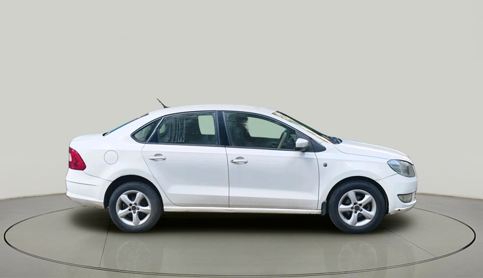 2014 Skoda Rapid AMBITION 1.6 MPI MT PLUS ALLOY, Petrol, Manual, 61,561 km, exterior