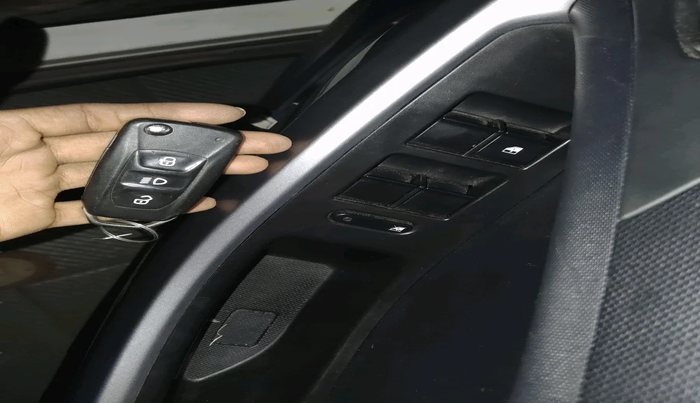 2022 Tata NEXON XM PETROL, Petrol, Manual, 22,917 km, interior