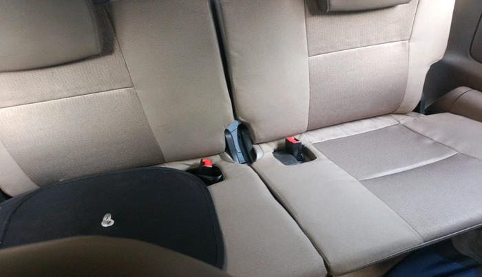 2015 Toyota Innova 2.5 GX 7 STR, Diesel, Manual, 1,42,630 km, interior