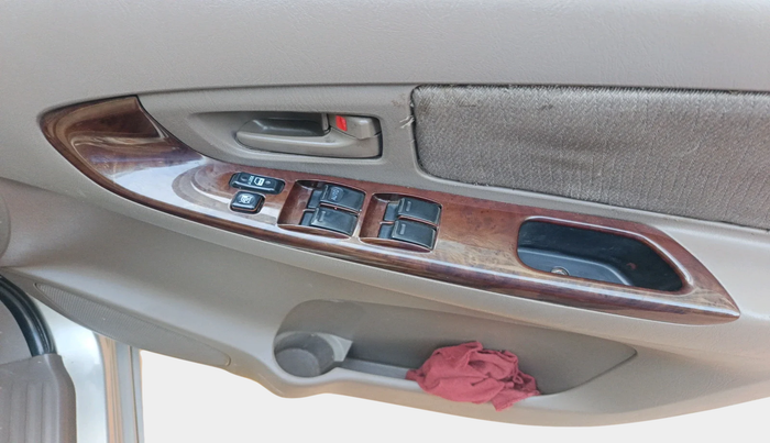 2015 Toyota Innova 2.5 GX 7 STR, Diesel, Manual, 1,42,630 km, interior