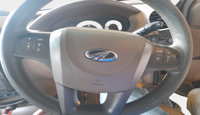 2013 Mahindra Xylo H9 BS IV, Diesel, Manual, 2,52,872 km, interior