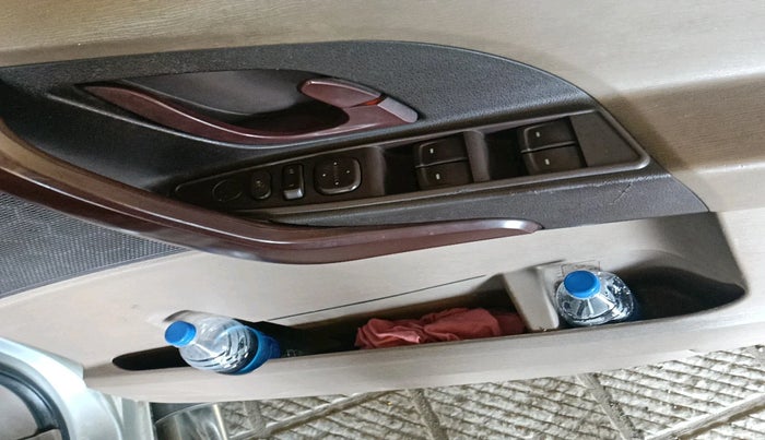 2015 Mahindra XUV500 W4, Diesel, Manual, 1,08,659 km, interior