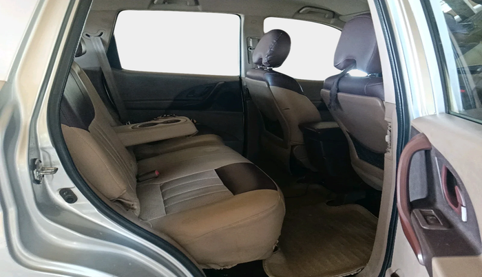 2015 Mahindra XUV500 W4, Diesel, Manual, 1,08,659 km, interior