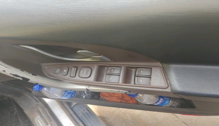 2012 Mahindra XUV500 W8, Diesel, Manual, 1,20,081 km, interior