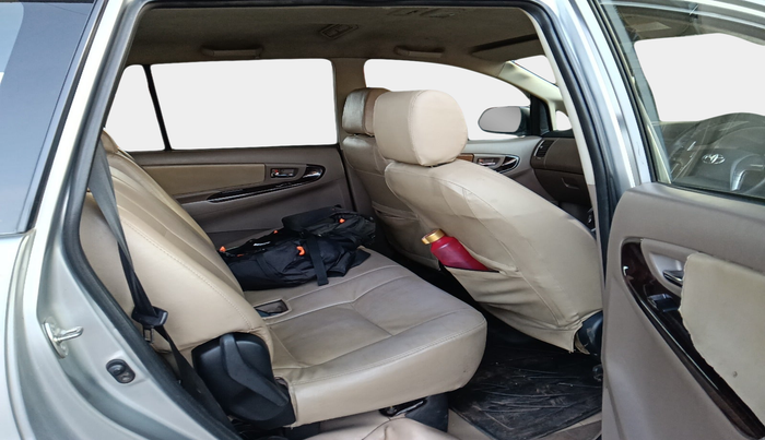 2015 Toyota Innova 2.5 VX 8 STR, Diesel, Manual, 1,84,985 km, interior