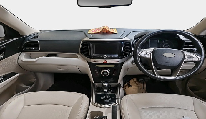 2021 Mahindra XUV300 W8 (O) 1.2 PETROL AMT, Petrol, Automatic, 42,908 km, interior