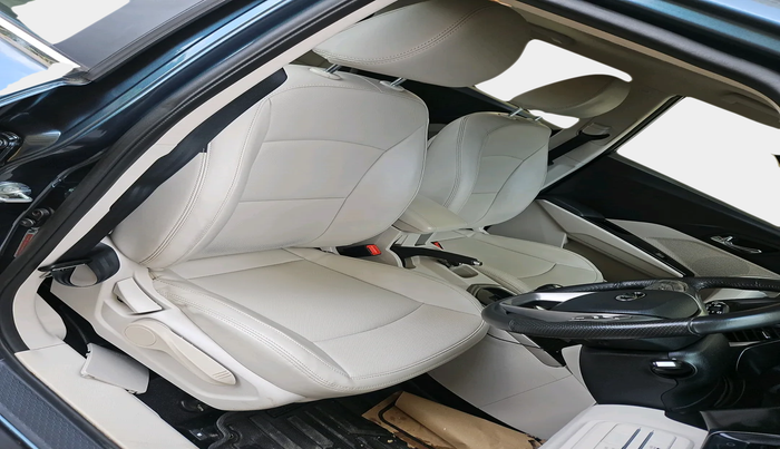 2021 Mahindra XUV300 W8 (O) 1.2 PETROL AMT, Petrol, Automatic, 42,908 km, interior