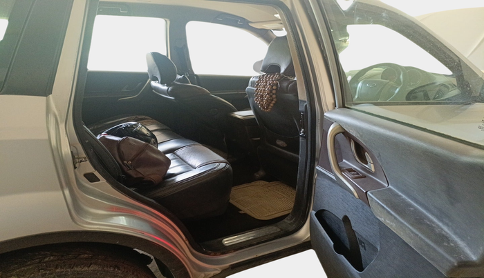 2013 Mahindra XUV500 W8, Diesel, Manual, 1,83,930 km, interior