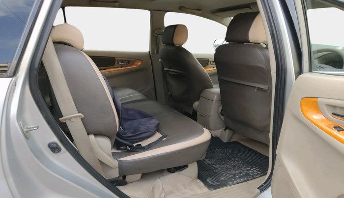 2011 Toyota Innova VX 2.5 8 STR, Diesel, Manual, 1,83,527 km, interior