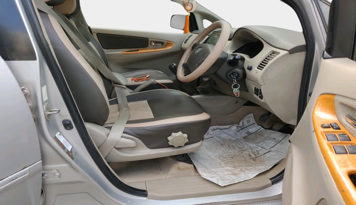 2011 Toyota Innova VX 2.5 8 STR, Diesel, Manual, 1,83,527 km, interior