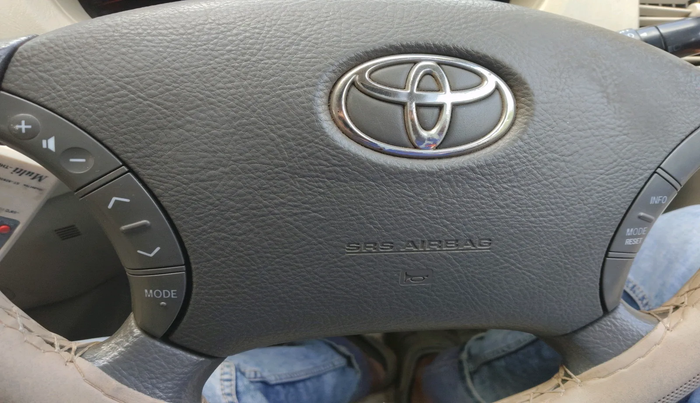 2011 Toyota Innova VX 2.5 8 STR, Diesel, Manual, 1,83,527 km, interior